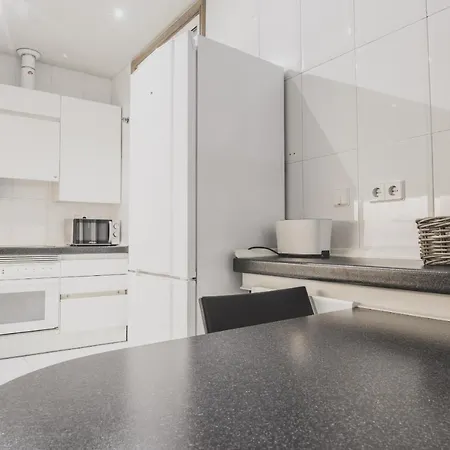 Prim Terrace - Local Rentss Apartment *